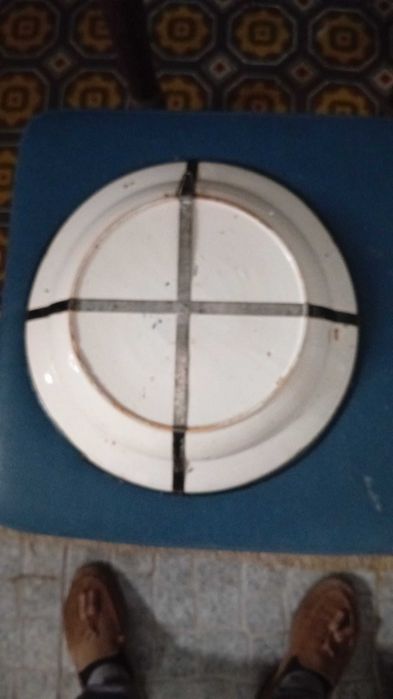 Pratao antigo em faiança portuguesa