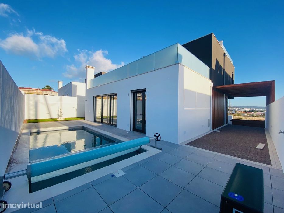 Moradias T4 de qualidade superior com piscina - Salir do Porto