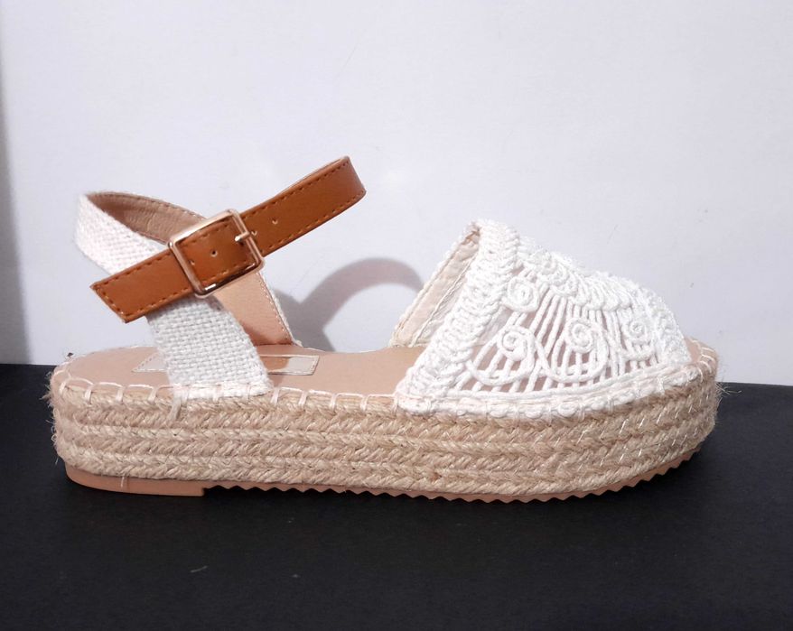 Sandálias brancas compensadas com efeito renda Deichmann T: 37 Novas