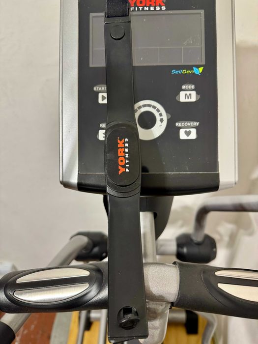 Orbitrek przednionapędowy YORK Fitness Excel 320 z generatorem