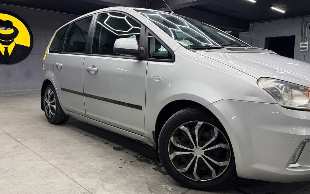 Ford C-Max 2010 року