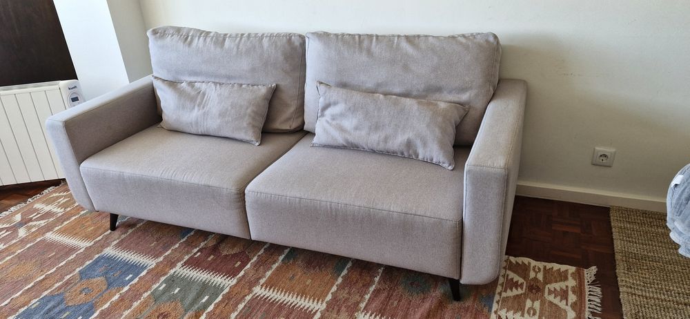 Sofá 3 lugares de 207cm x 84cm