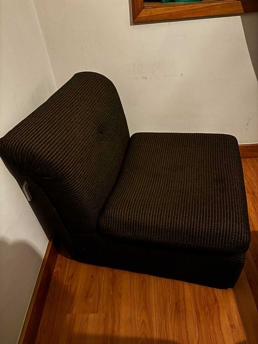 Poltrona / Cadeirão Baixo em Tecido Castanho (Compacto)