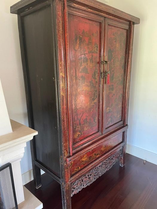 Vendo móvel chines do Seculo XVII para televisão