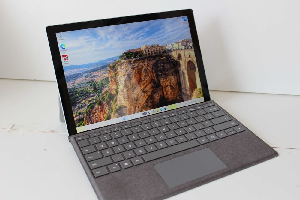 Microsoft Surface Pro 7+ LTE Intel i5-1135G7 12.3" IPS 8/256GB