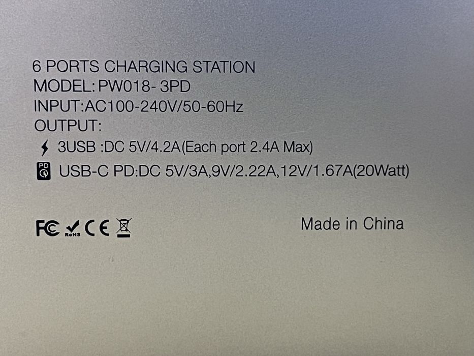 Carregador 6 portas para tablets e telemoveis, 3 USB-A + 3 USB-C