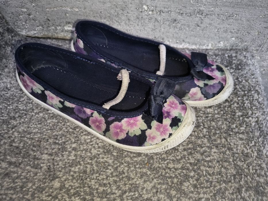 Buty wsuwane rozmiar 30