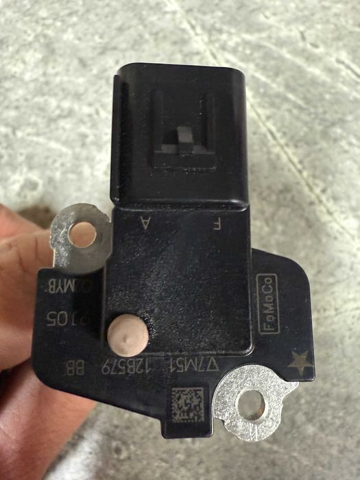 Przepływomierz masy powietrza Ford 7M5112B579BB oryginał