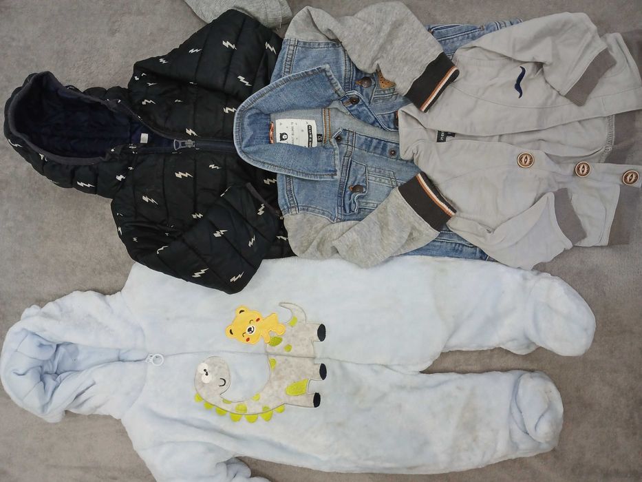 Lote roupas e sapatos, brinquedos