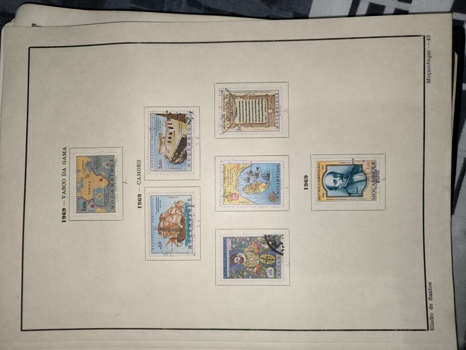 Coleção de selos infindável em bom estado