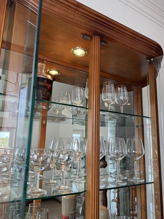 Cristaleira IMPECÁVEL