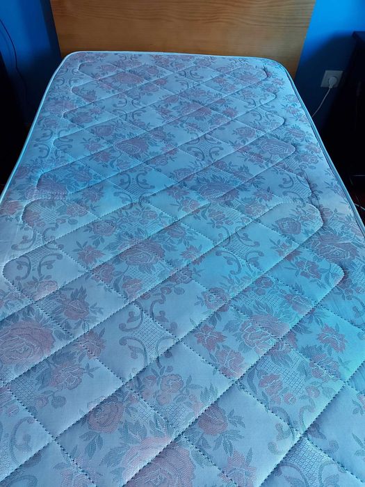 colchão de molas em otimas condições