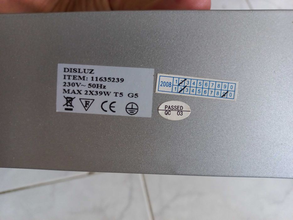 Candeeiro com lâmpada extra