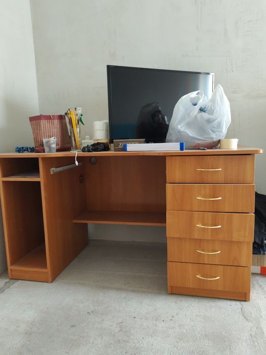 письмовий стіл , безкоштовно