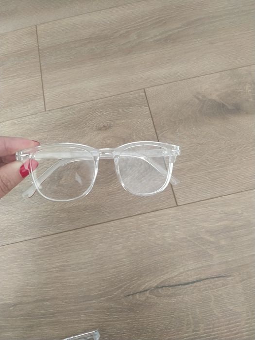 Имиджевые очки нулевки в квадратной глянцевой оправе