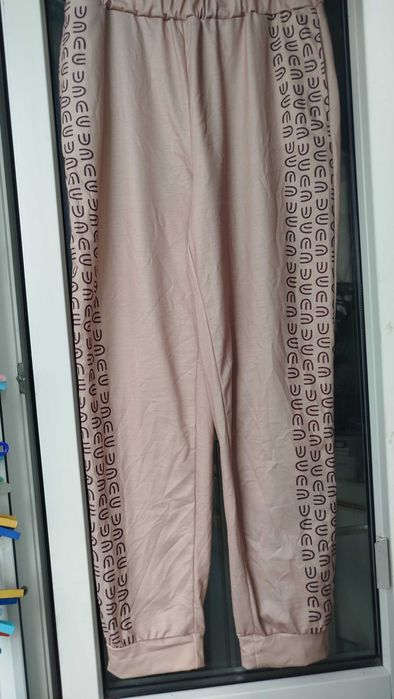 Джоггеры  новые стрейчевые  поб-54 см