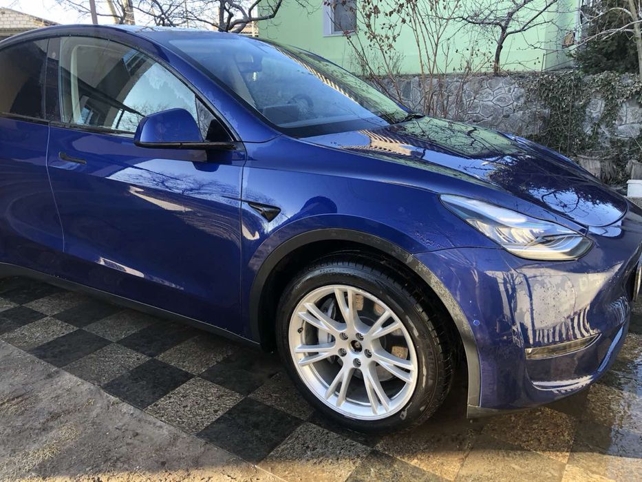 Електромобіль Tesla