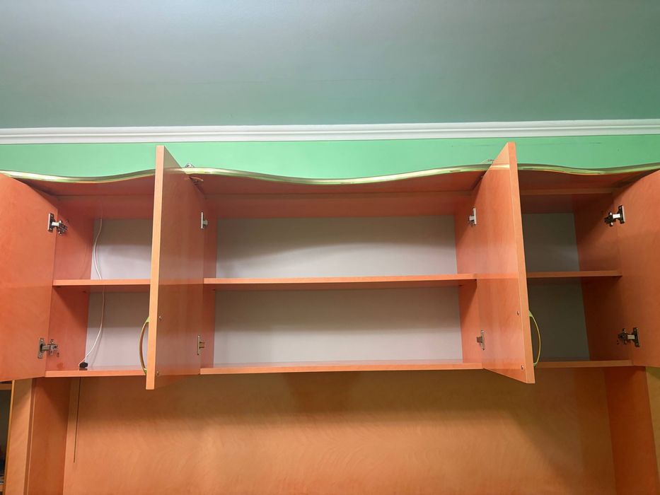 Меблі в кімнату стінка ліжко шафа матрас