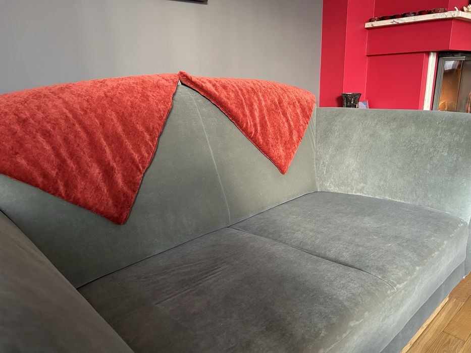 dwie kanapy i dwa fotele