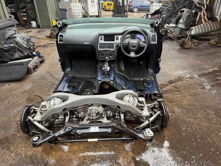 Б/в бампер передній Audi Q7 2009