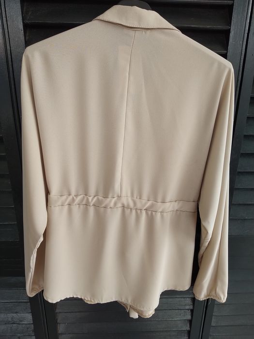 Blusa/Camisa Bege com detalhe franzido na Cintura - New Collection - Tamanho Único - Nova!