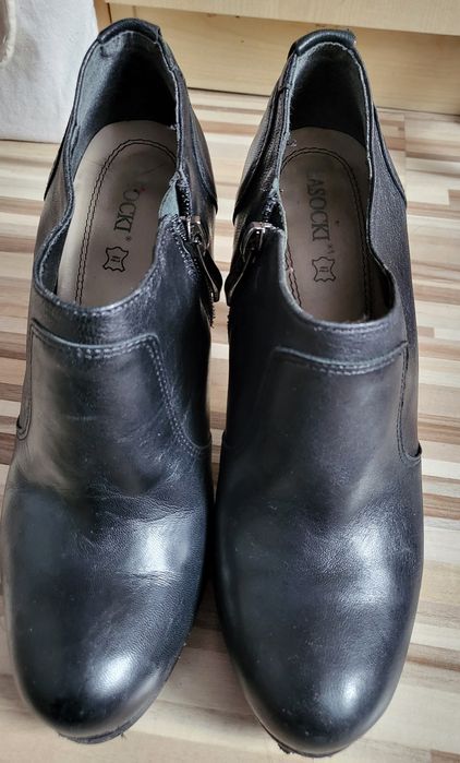 Skórzane botki Lasocki na koturnie okazja tanio 37