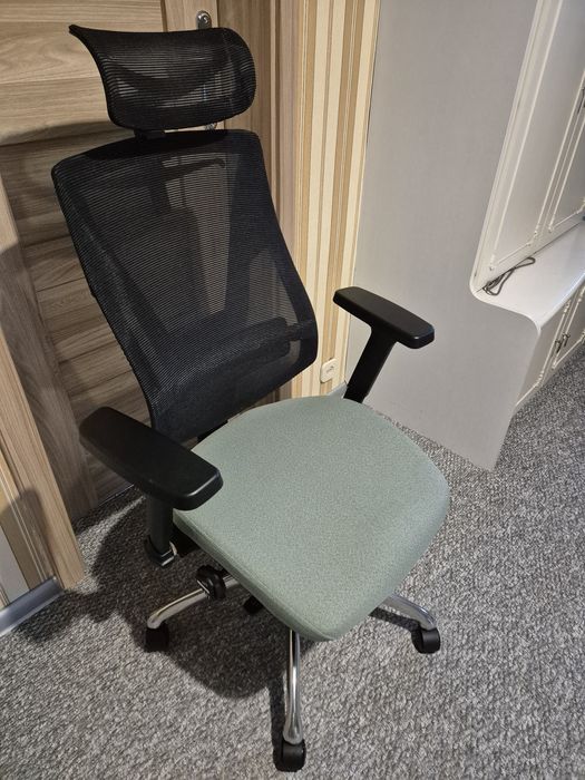 Grospol Futura 4S Plus – ergonomiczne krzesło biurowe, tapicerka CURA