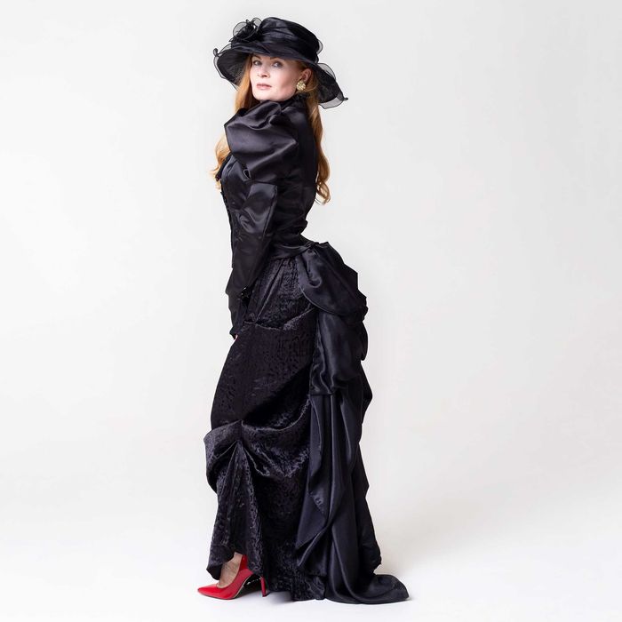 Продам эксклюзивные карнавальные костюмы.