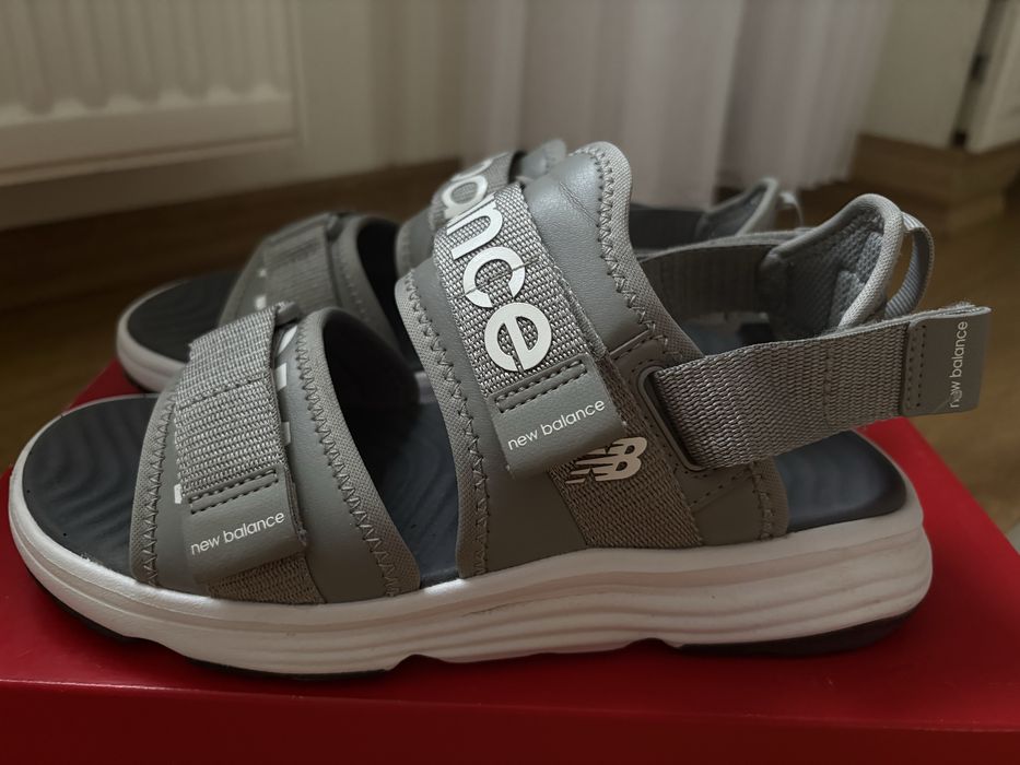 New Balance сандалі