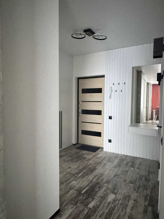 Стильна нова квартира на Митниці