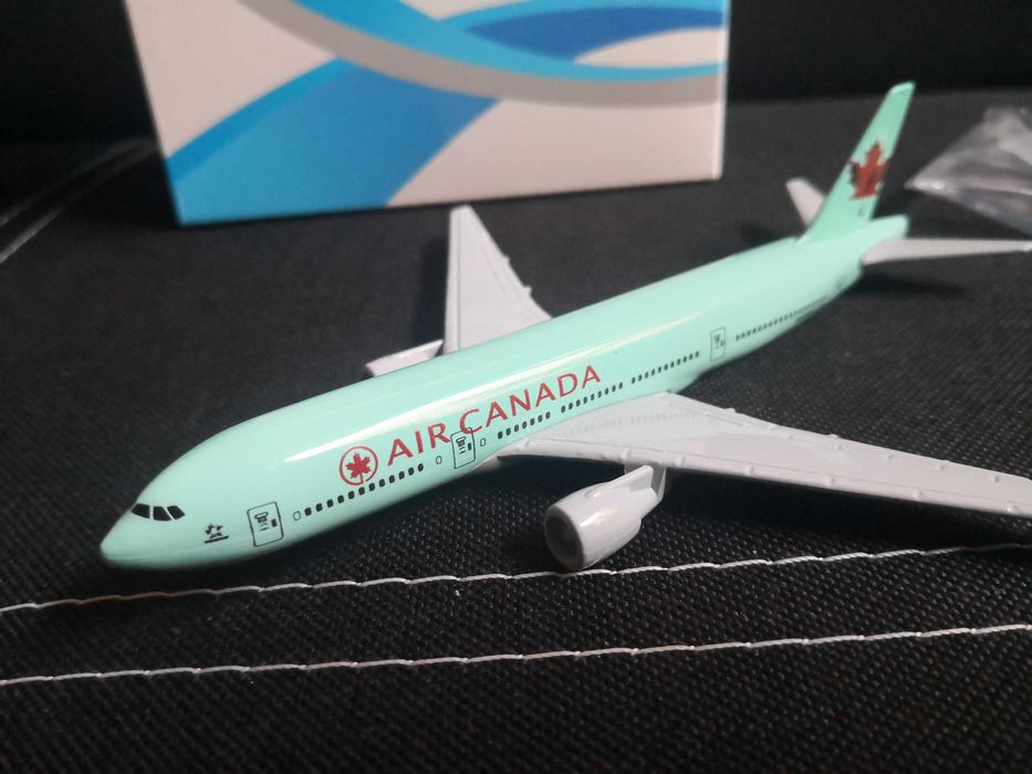 Samolot model samolotu metalowy ok 16 cm Air Canada