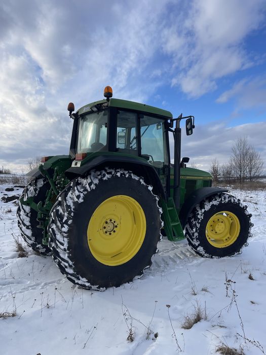 Трактор John Deere 6800