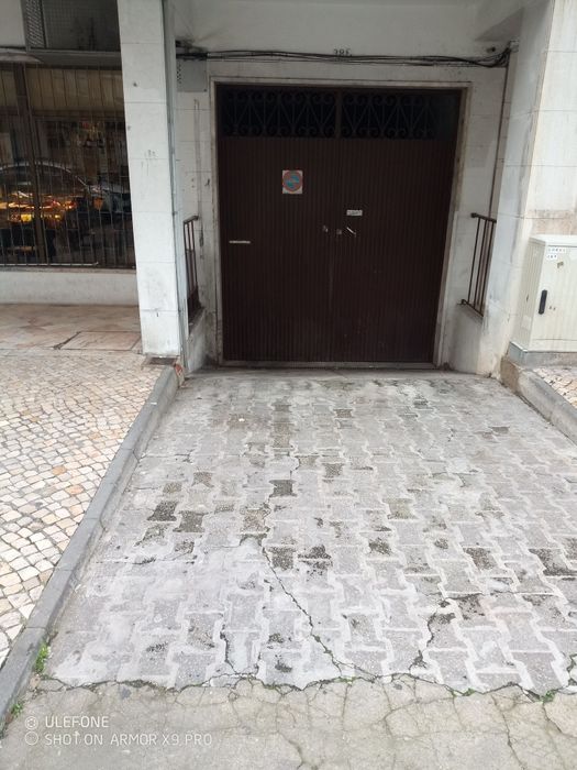 Armazém garagem Laranjeiro
