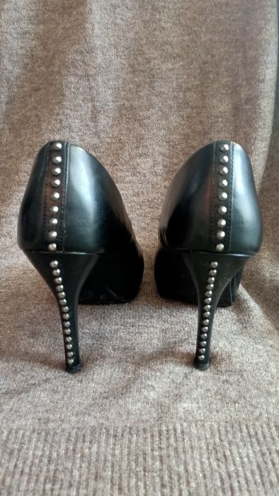 Szpilki czarne na platformie 38