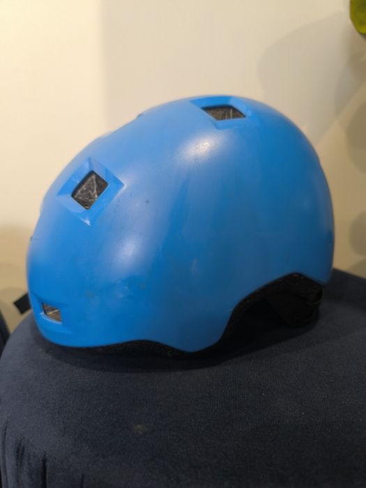 Komplet kask i zestaw nowych ochraniaczy