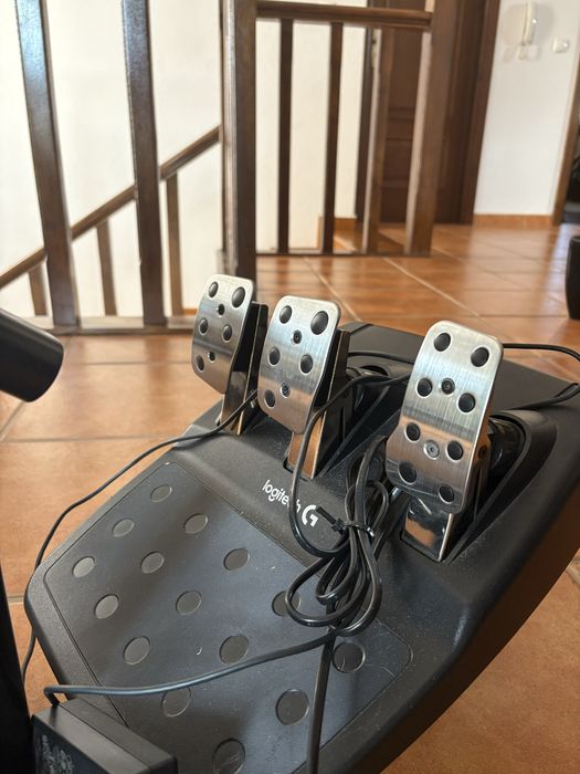 Playseat + Volante Logitech G29 com pedais – Setup Completo