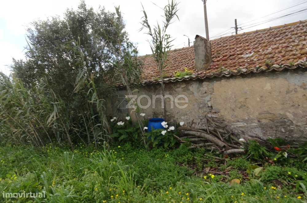 Mixed plot of land measuring 723 m² in Cabra Figa–Rio de Mouro–Sintra