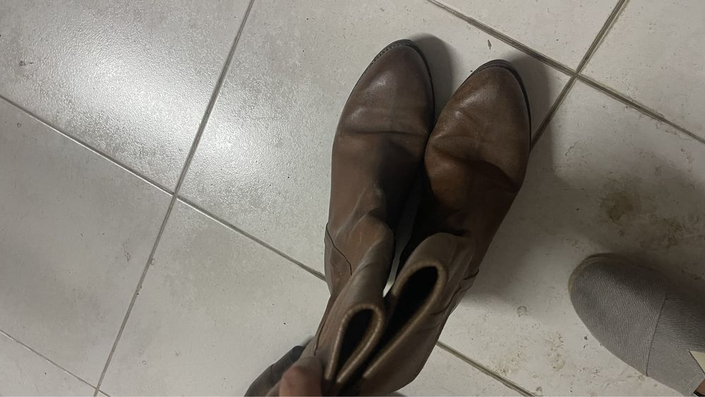 Botas de pele originais e genuinas com protetores 40/41