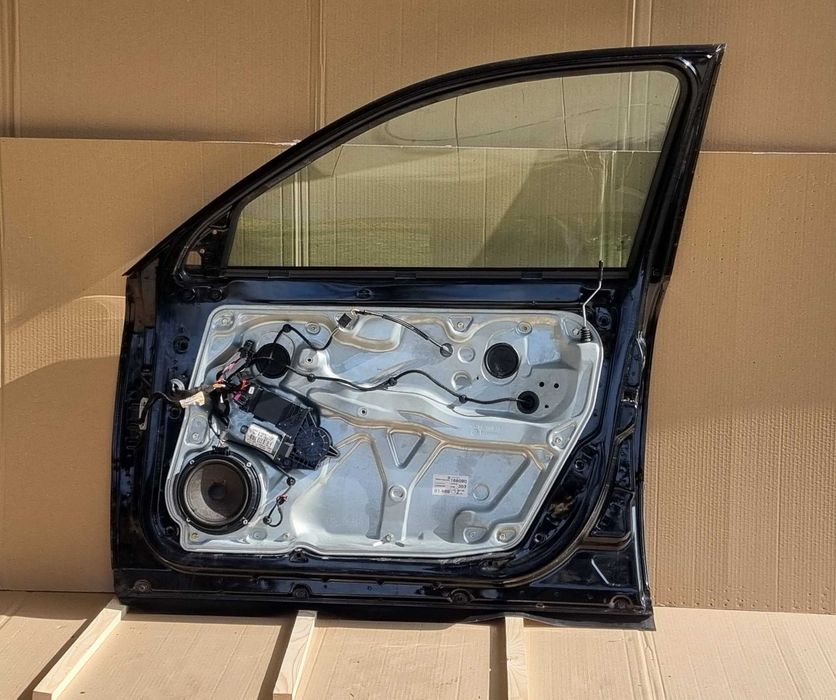 Drzwi Passat B5 Kombi FL Czarny L041 prawe przód tył szyby zamek