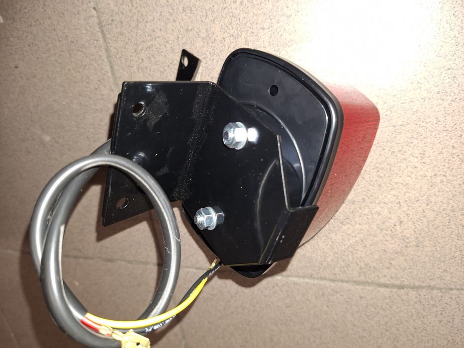 Nowy zestaw naprawczy lampa tyl+ chwyt mocowanie romet motorynka m1 pl