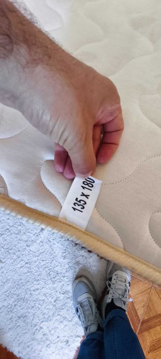 Cama de casal vintage 135x180 com estrado e colchão