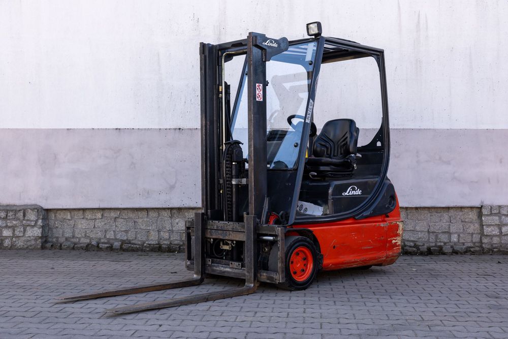 Wózek widłowy LINDE E16C-02