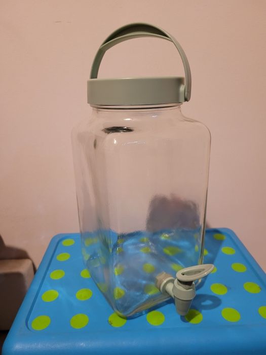 Dzbanek z kranikiem 3 l.