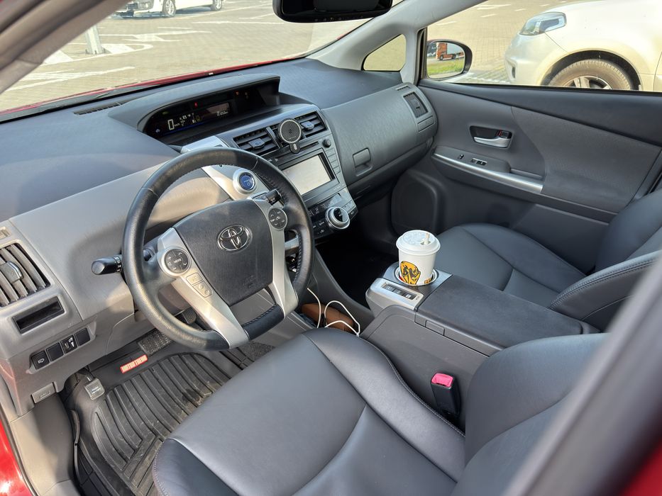 Toyota Prius V 2013