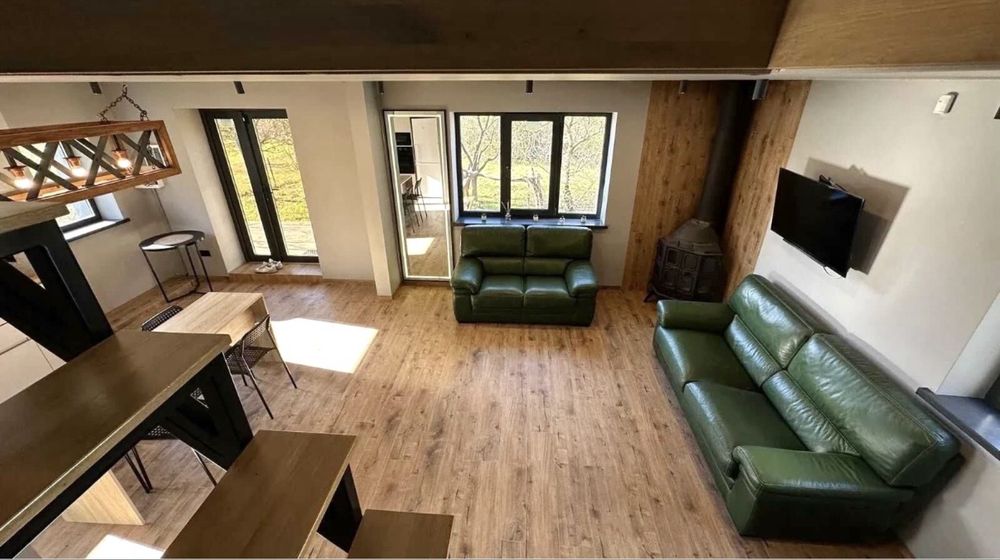 Будинок з ремонтом і меблями