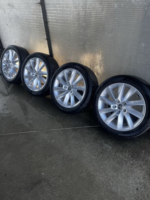 REZERWACJA Alufelgi 17’ Skoda OE z oponami letnimi Pirelli 225/45/R17
