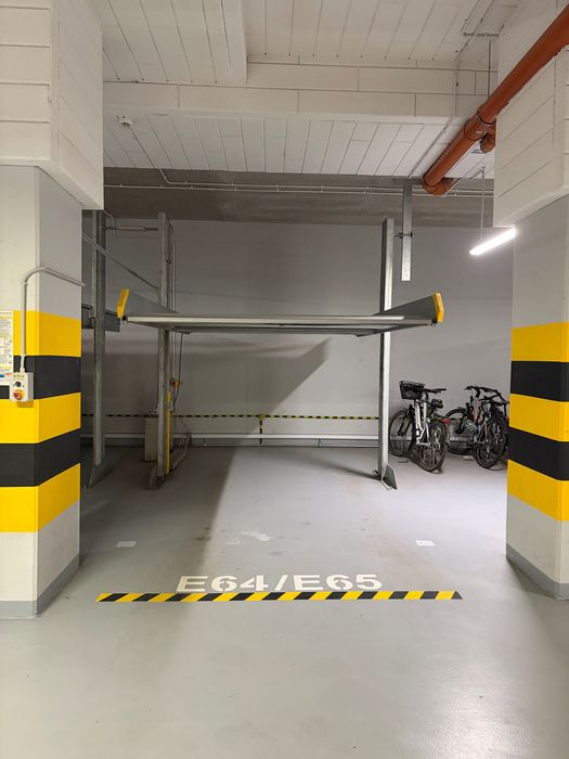 Mordor, ul. Taśmowa 4A - Podwójne miejsce parkingowe- platforma zależna. PKP Służewiec 7 minut pieszo.
