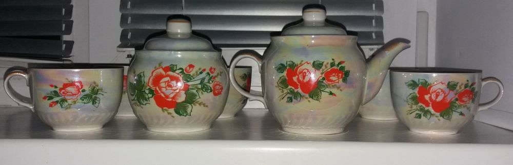 Чашки, заварювальний чайник, цукорниця. Ссср.