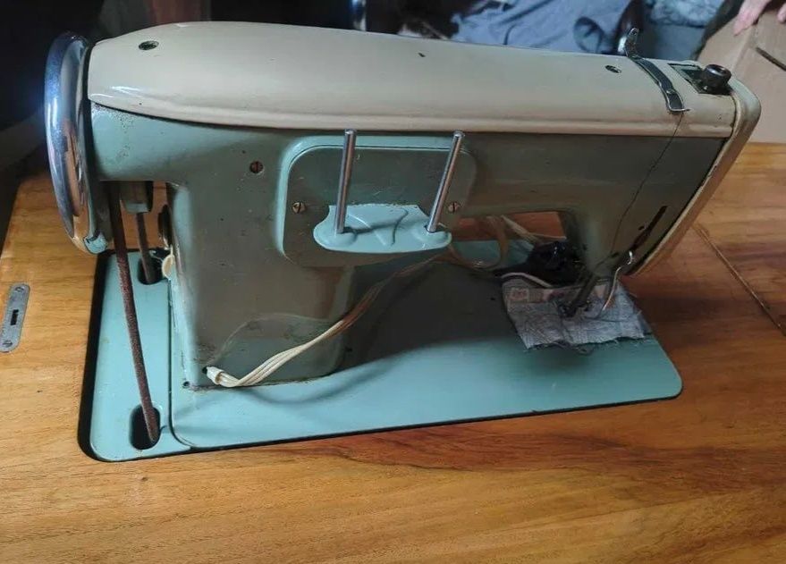Швейна машинка  Lada(Лада) 236  Чехословакія з ножним приводом