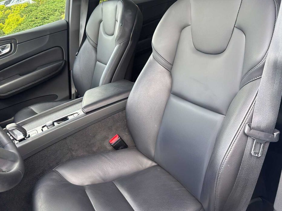 Volvo XC60 Hybrid      2022